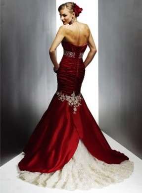 Abito da sposa rosso coda