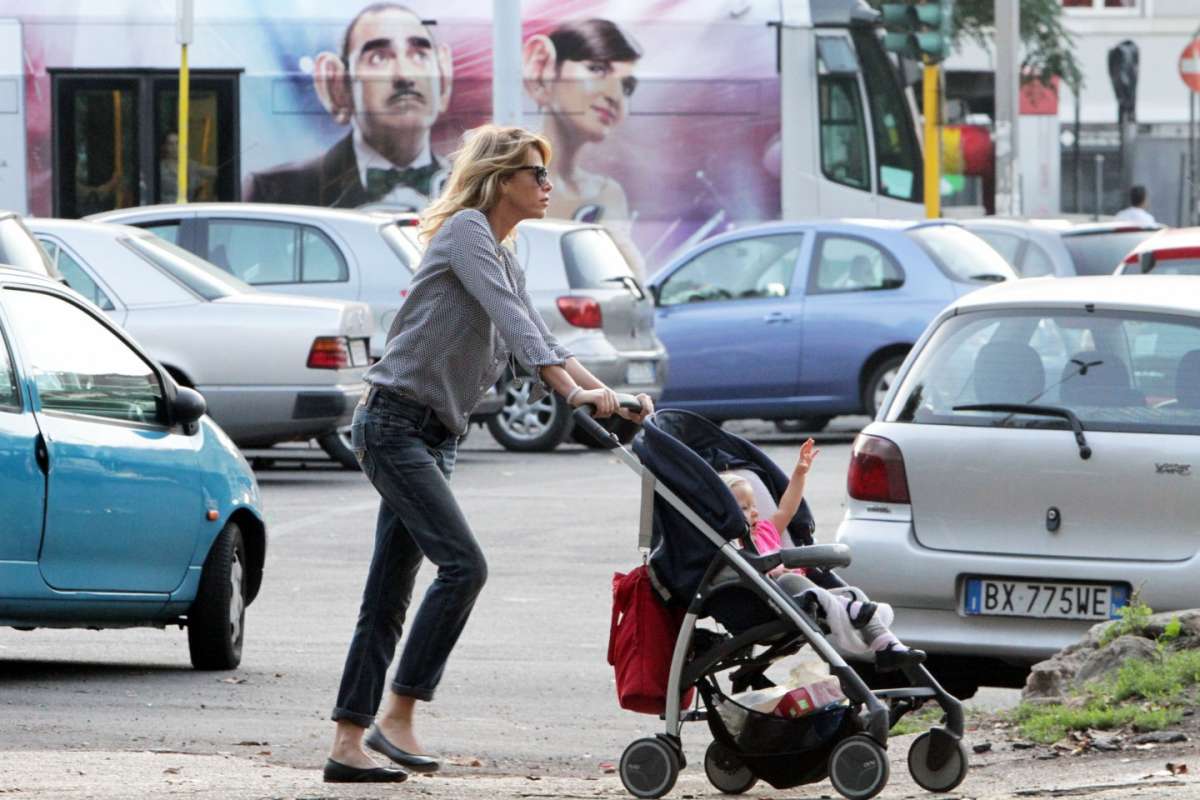 Alessia Marcuzzi col passeggino