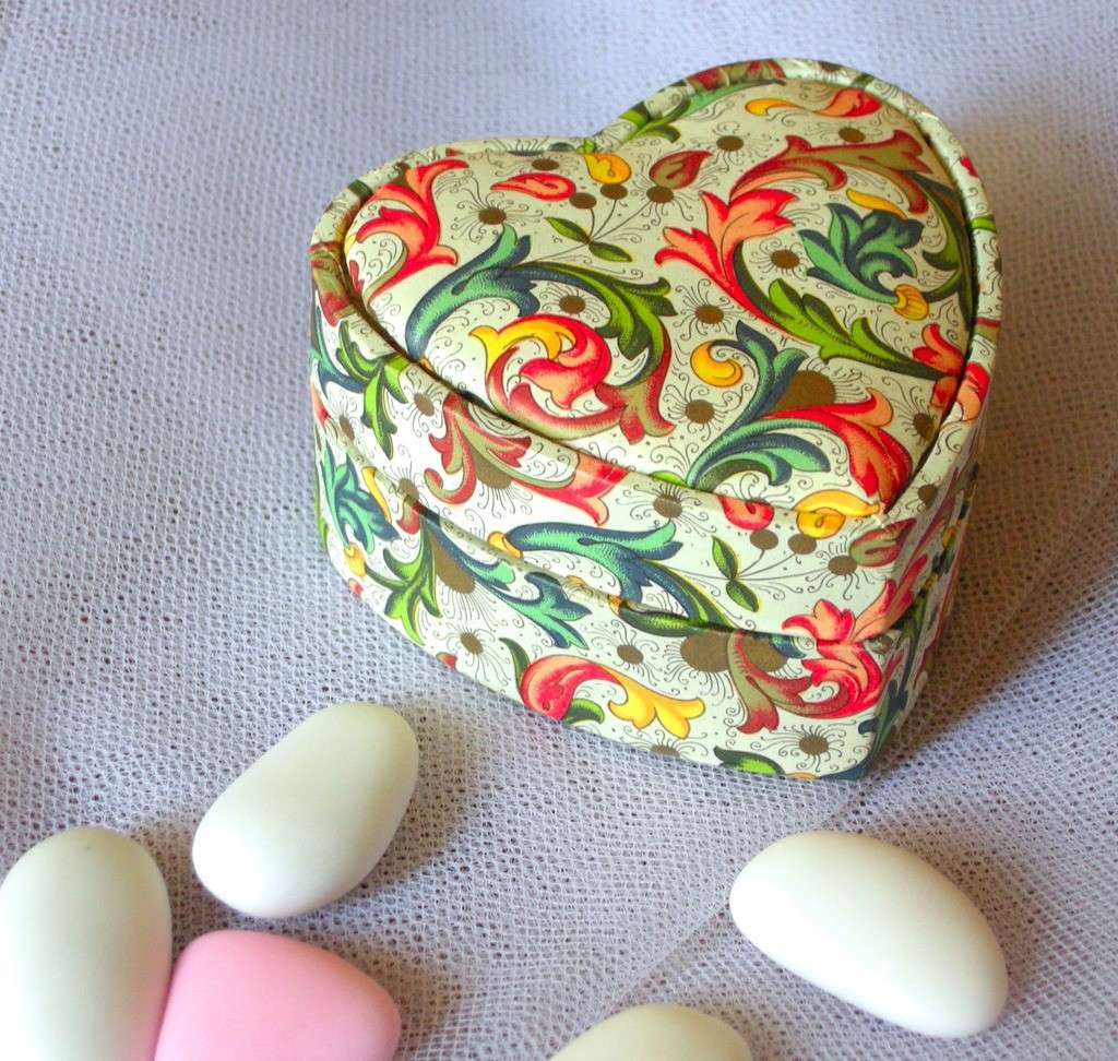 Bomboniere originali fai da te scatola a cuore con decoupage