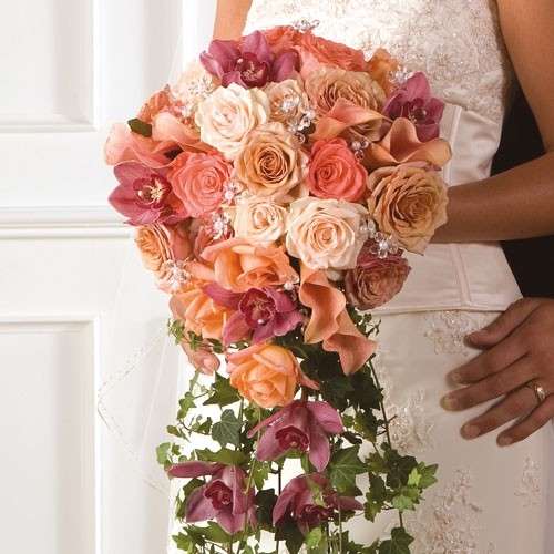 Bouquet sposa a cascata arancio