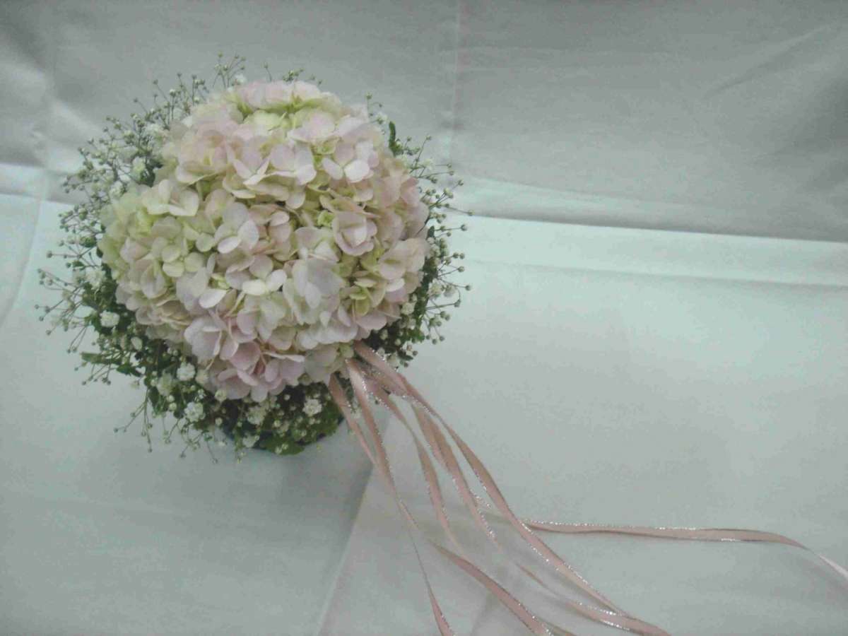 Bouquet sposa a palla fiori piccoli
