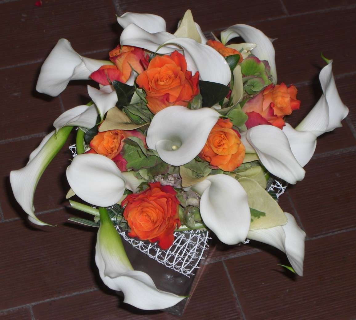 Bouquet sposa calle e rose arancioni