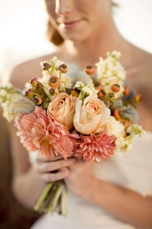 Bouquet sposa fiori beige