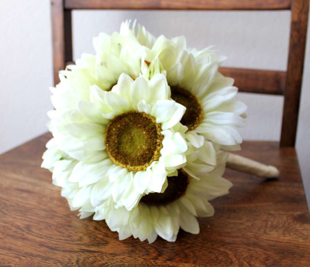 Bouquet sposa girasoli bianchi
