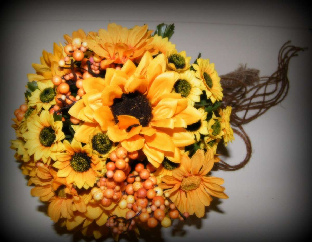 Bouquet sposa girasoli e margherite gialle