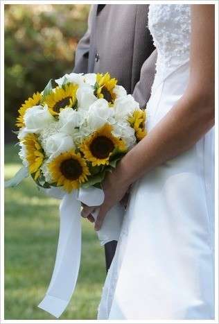 Bouquet sposa girasoli e rose