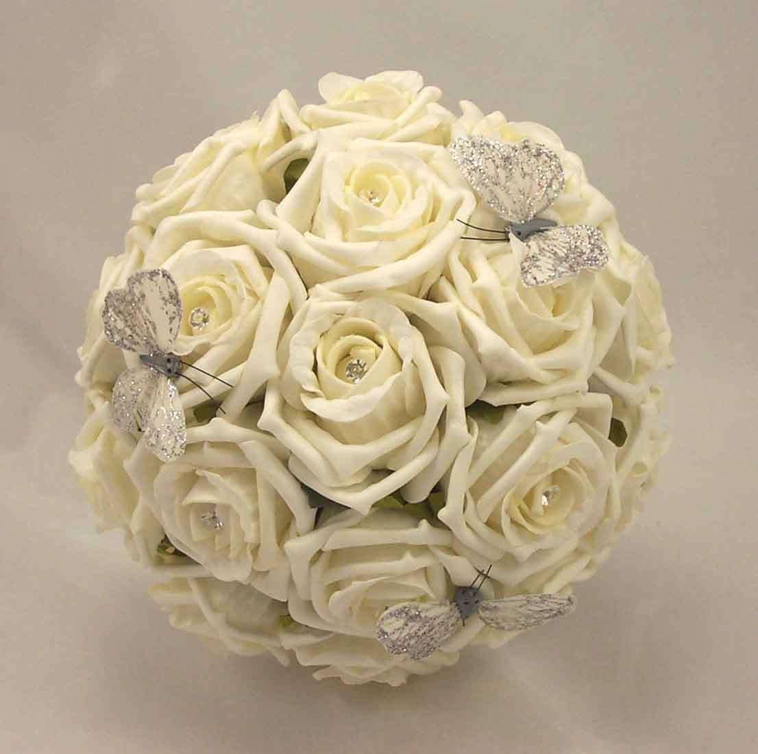 Bouquet sposa rose bianche con farfalle