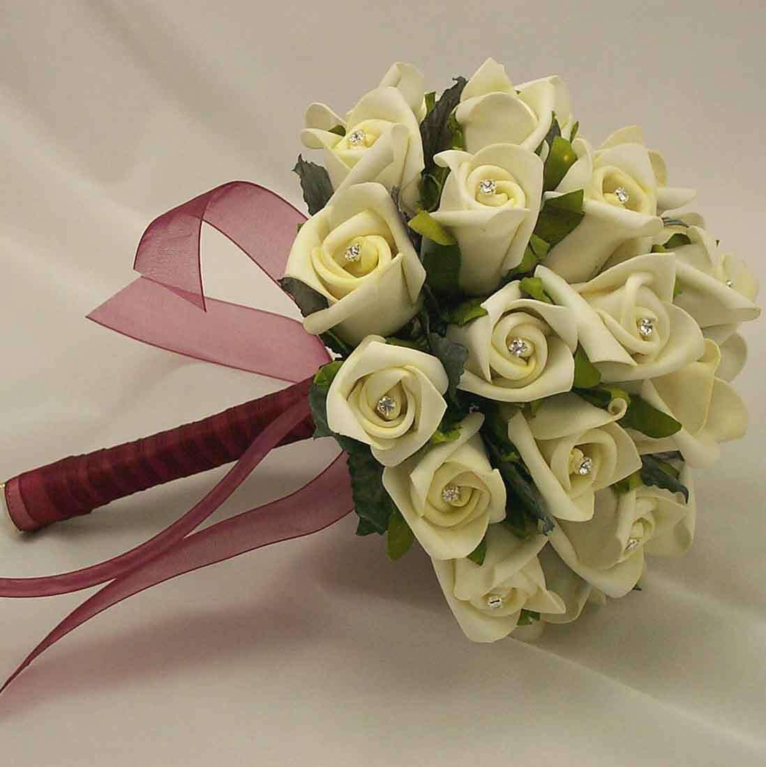 Bouquet sposa rose bianche con gioiello
