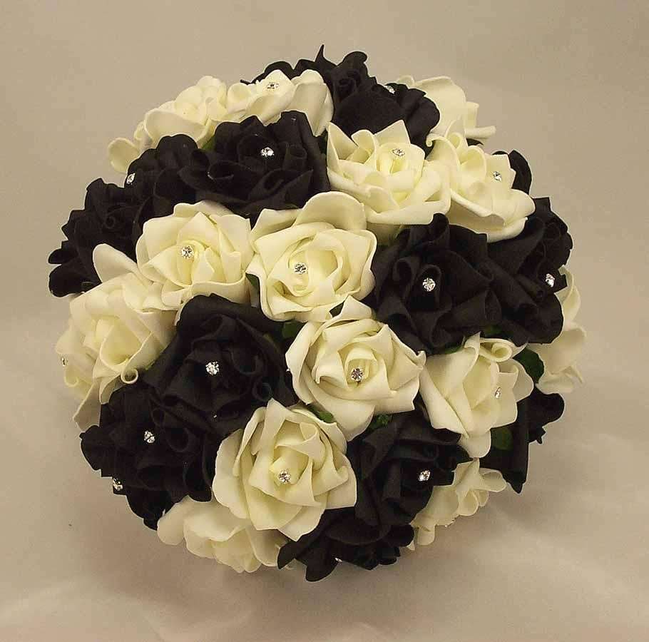 Bouquet sposa rose bianche e nere