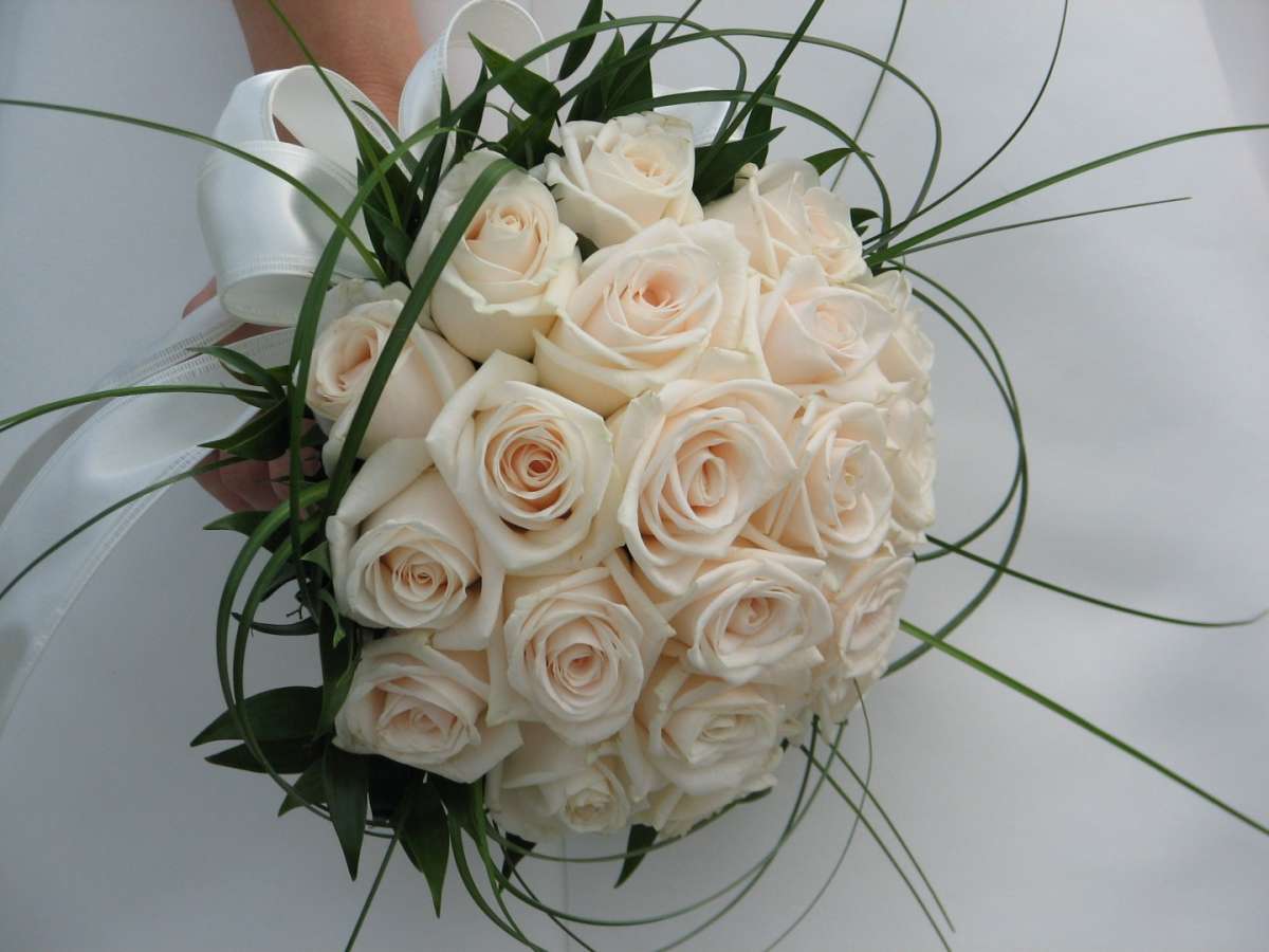 Bouquet sposa rose bianche