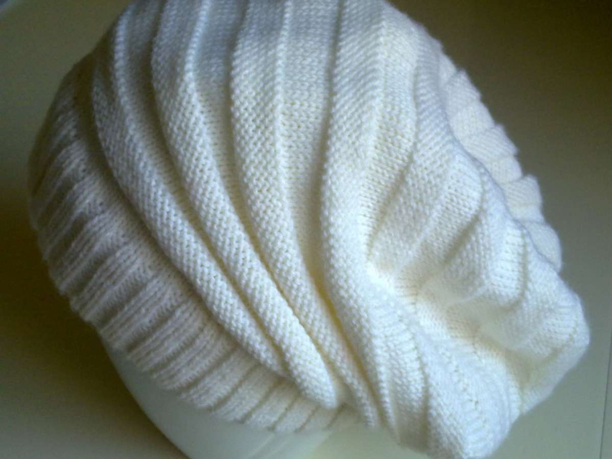 Cappello di lana bianco morbido