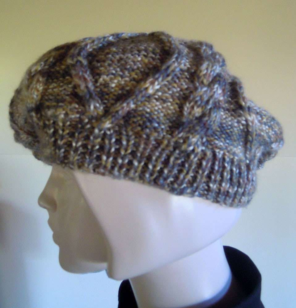 Cappello di lana con trecce