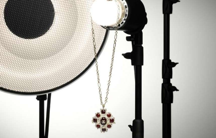 Collana Chanel, collezione Pre-Fall: modello con pendente colorato