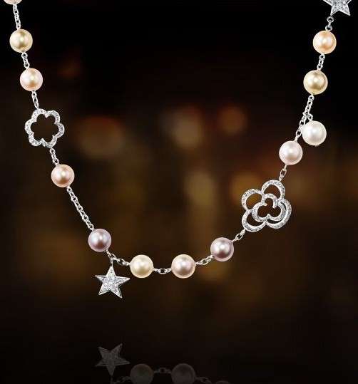 Collana Chanel, modello Baroque con stelle e perle