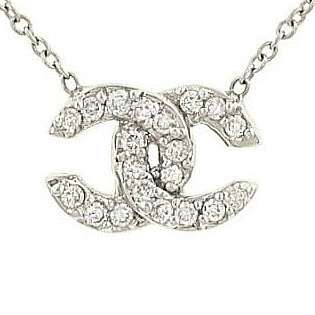 Collana Chanel, modello con pendente logato classico