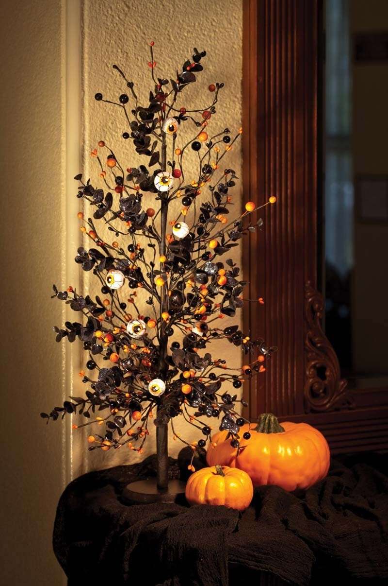 Decorazioni per Halloween, albero con occhi