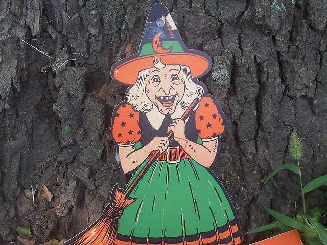 Decorazioni per Halloween, strega di cartone