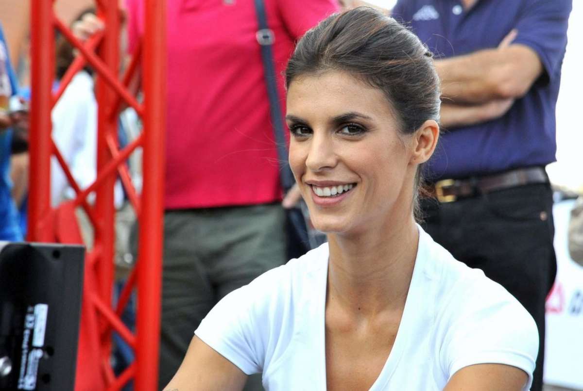 Elisabetta Canalis sorridente e felice