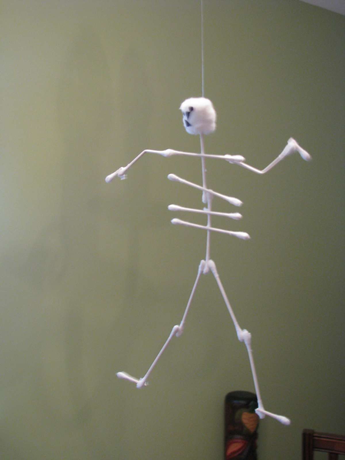 Halloween lavoretti scheletro cotton fioc