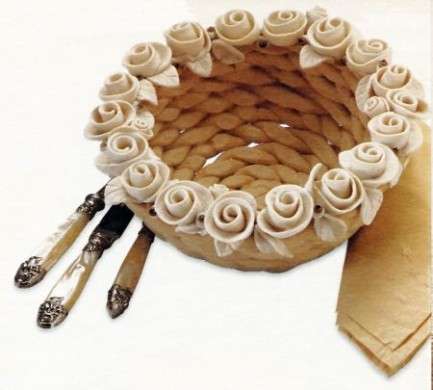 Il cestino con le rose in pasta di sale