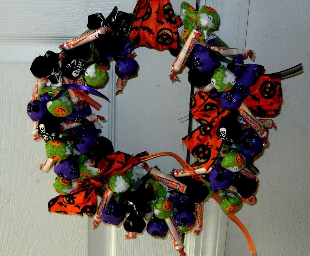 Lavoretti Halloween per bambini ghirlanda mostri