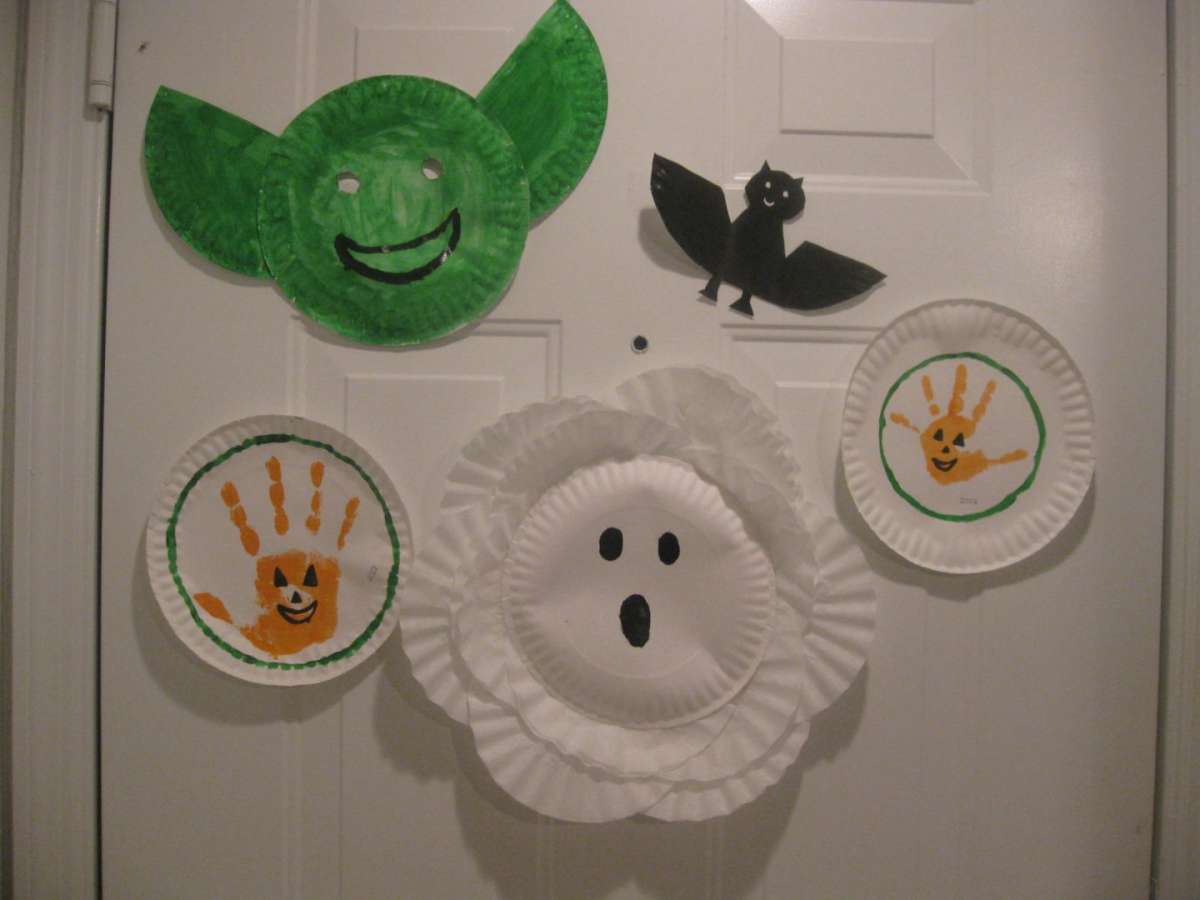 Lavoretti Halloween per bambini mostri piatti