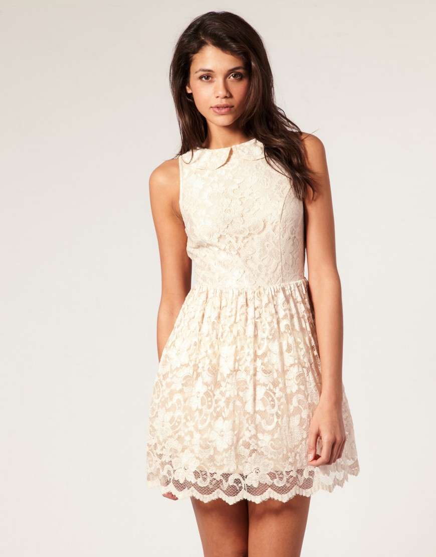 Minidress di pizzo senza maniche