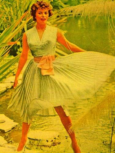 Moda anni '50, abito con gonnellone indossato da Sofia Loren