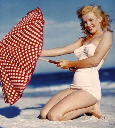 Moda anni '50, il costume da bagno indossato da Marilyn Monroe