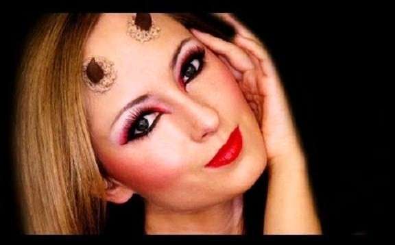 Trucco Halloween, una diavoletta sensuale