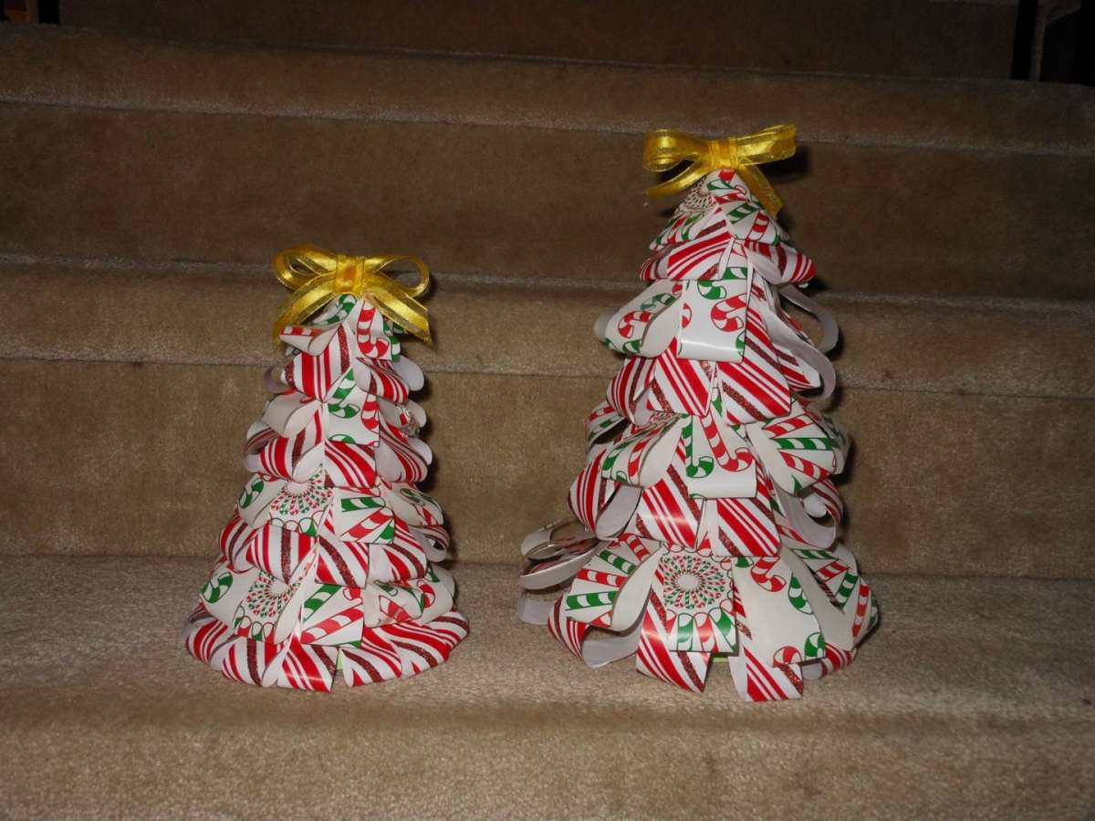 Albero di Natale con fiocchi di carta