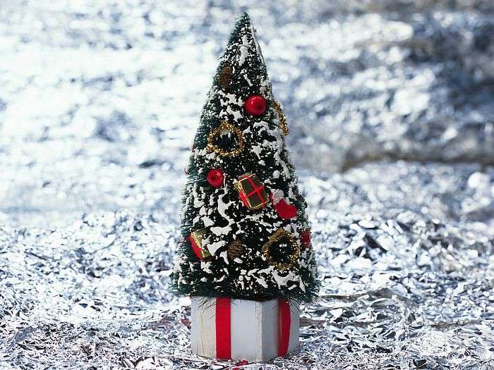 Albero di Natale con pacchetto