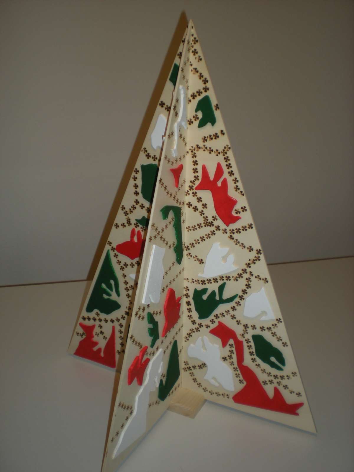Albero di Natale di carta colorata