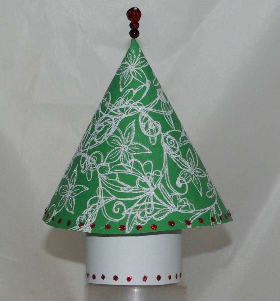 Albero di Natale di carta decorata