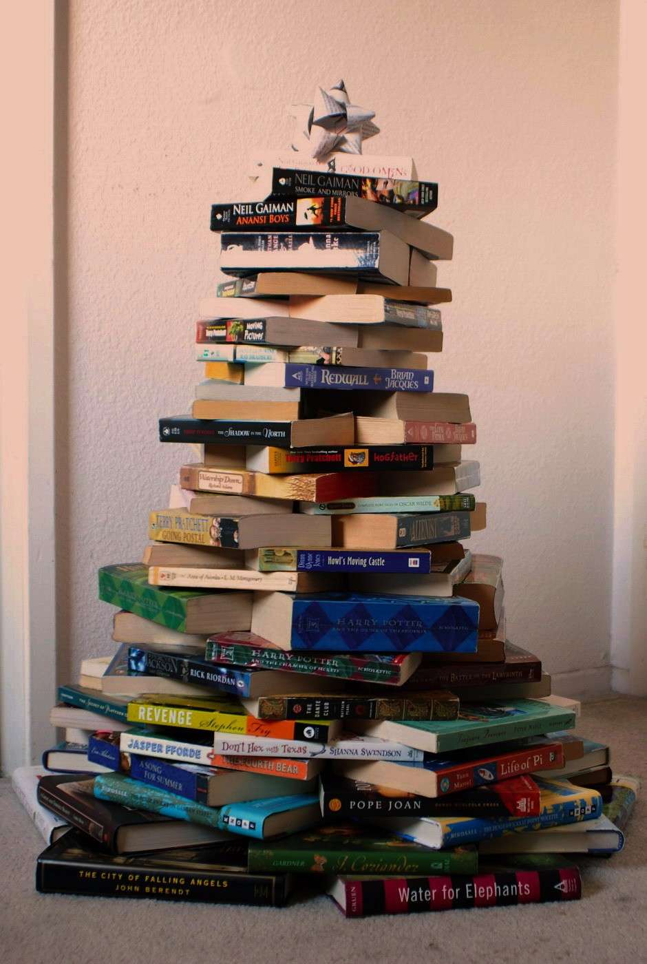 Albero Natale pila libri