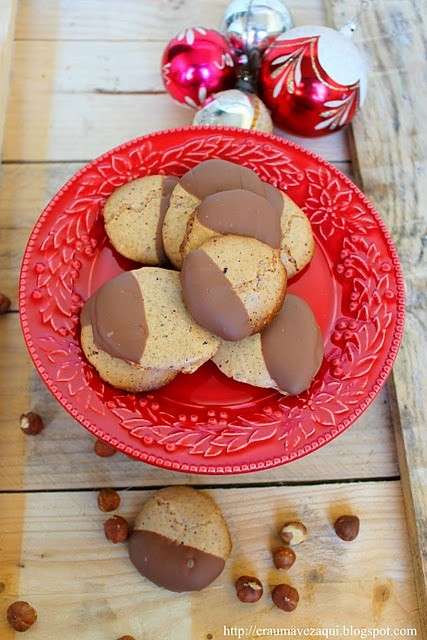 Biscotti di Natale con nocciole e cioccolato