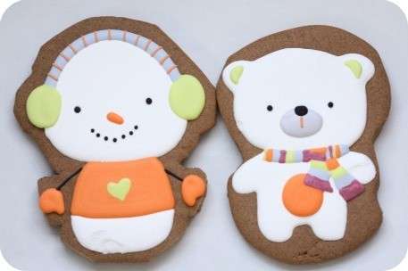 Biscotti natalizi a forma di orsetto e pupazzo di neve