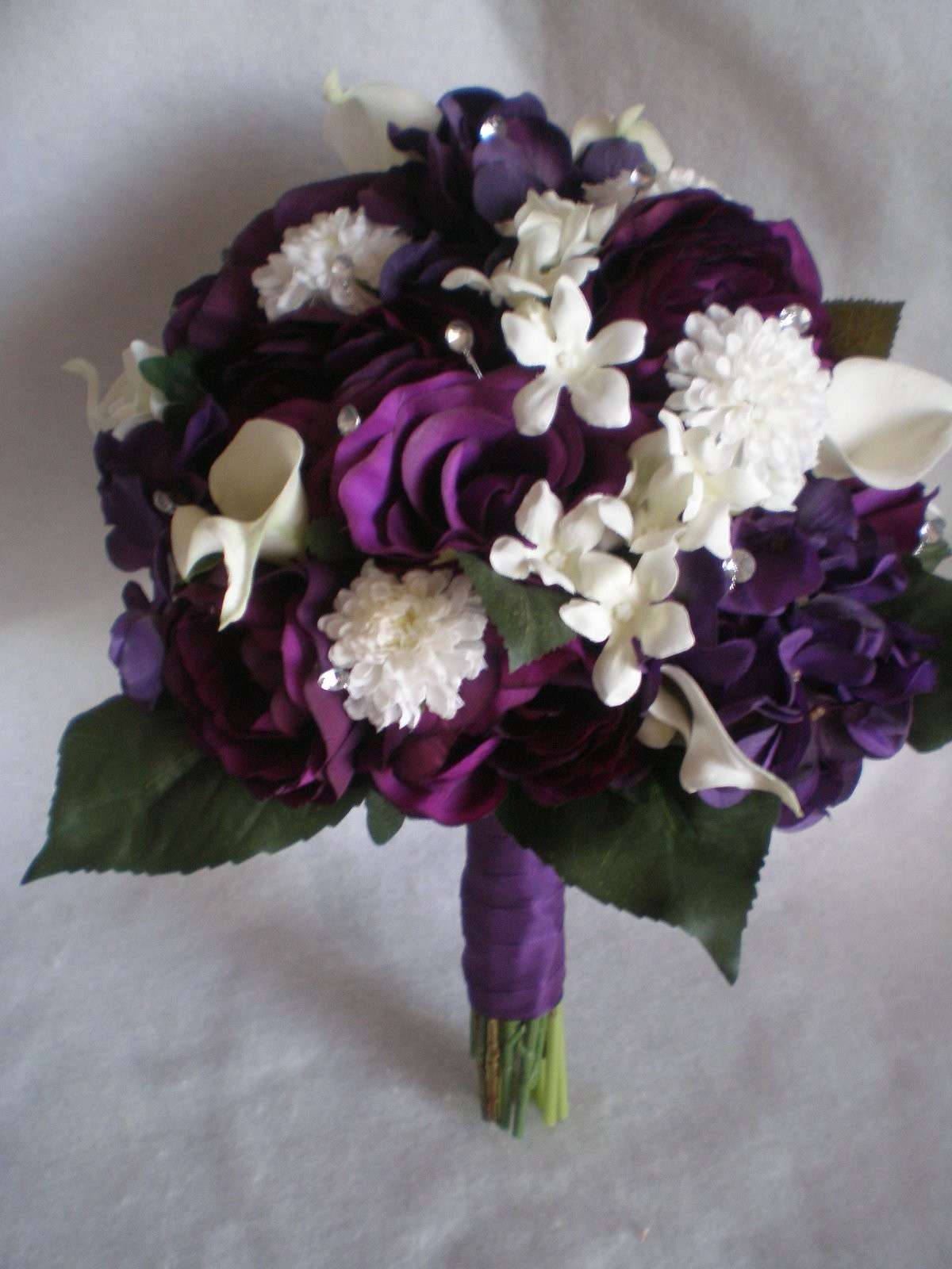 bouquet-sposa-invernale-viola-con-rose-bianche