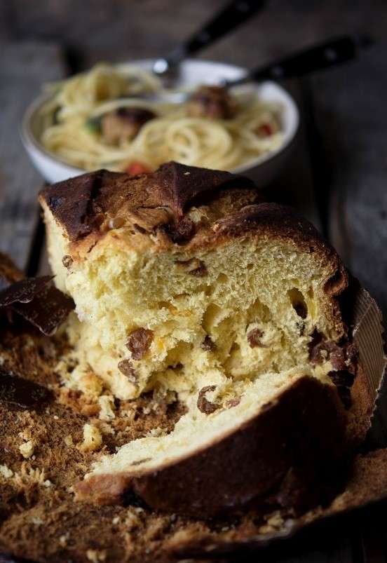 Il panettone con uvetta sultanina e canditi di cedro e arancia