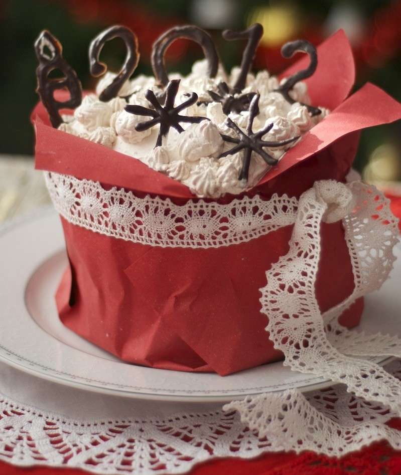 Il panettone decorato con la panna