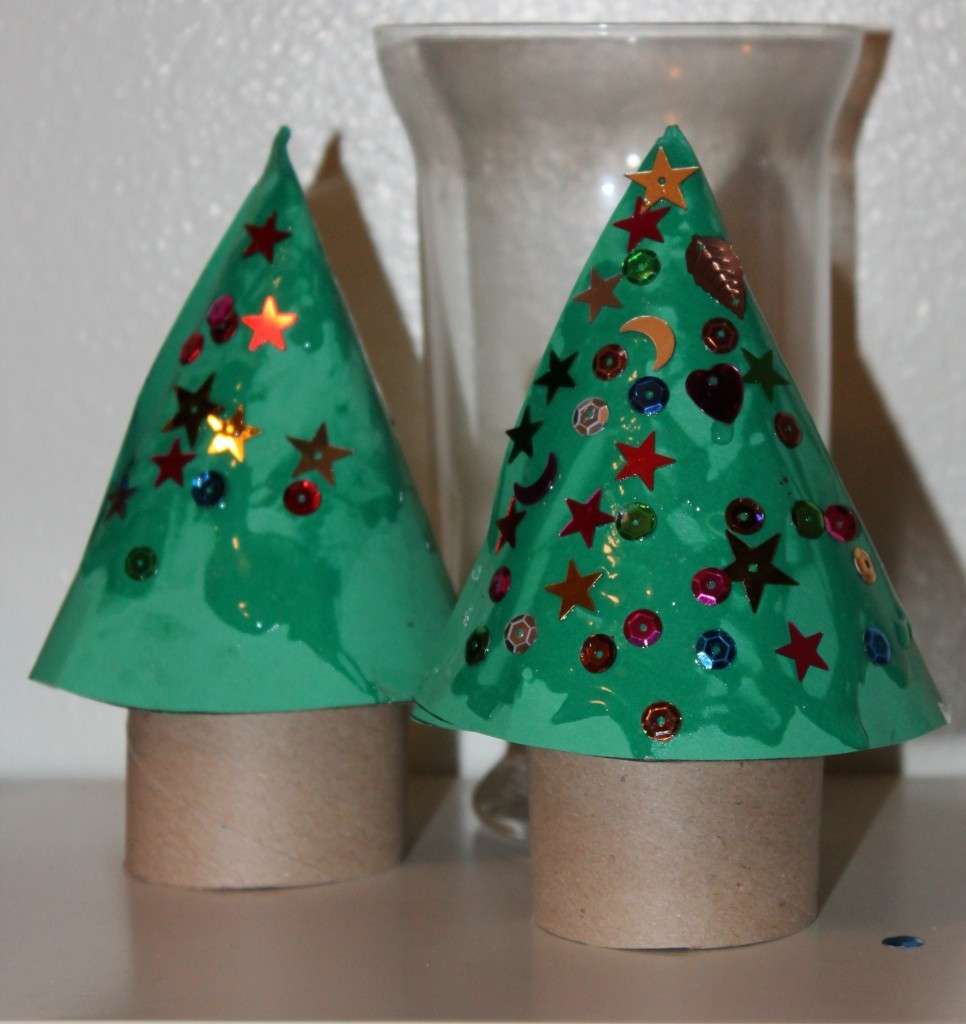 Lavoretti creativi Natale alberi carta