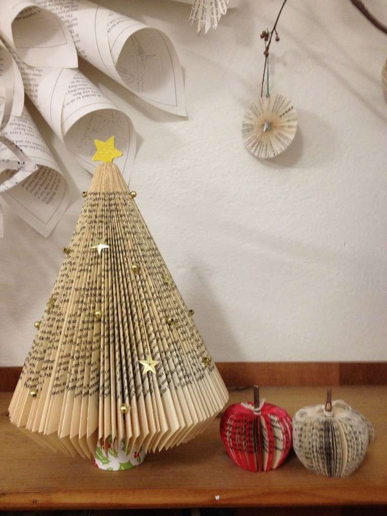 Lavoretti creativi Natale albero carta