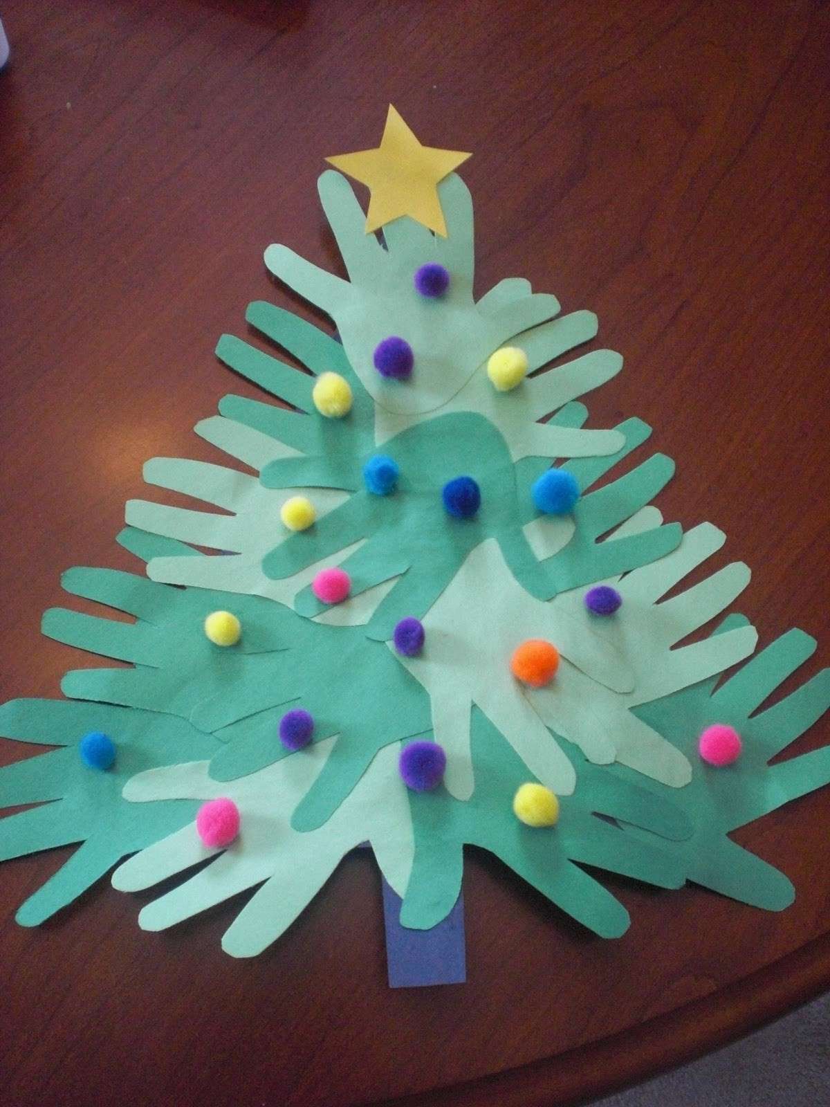 Lavoretti creativi Natale albero con le mani