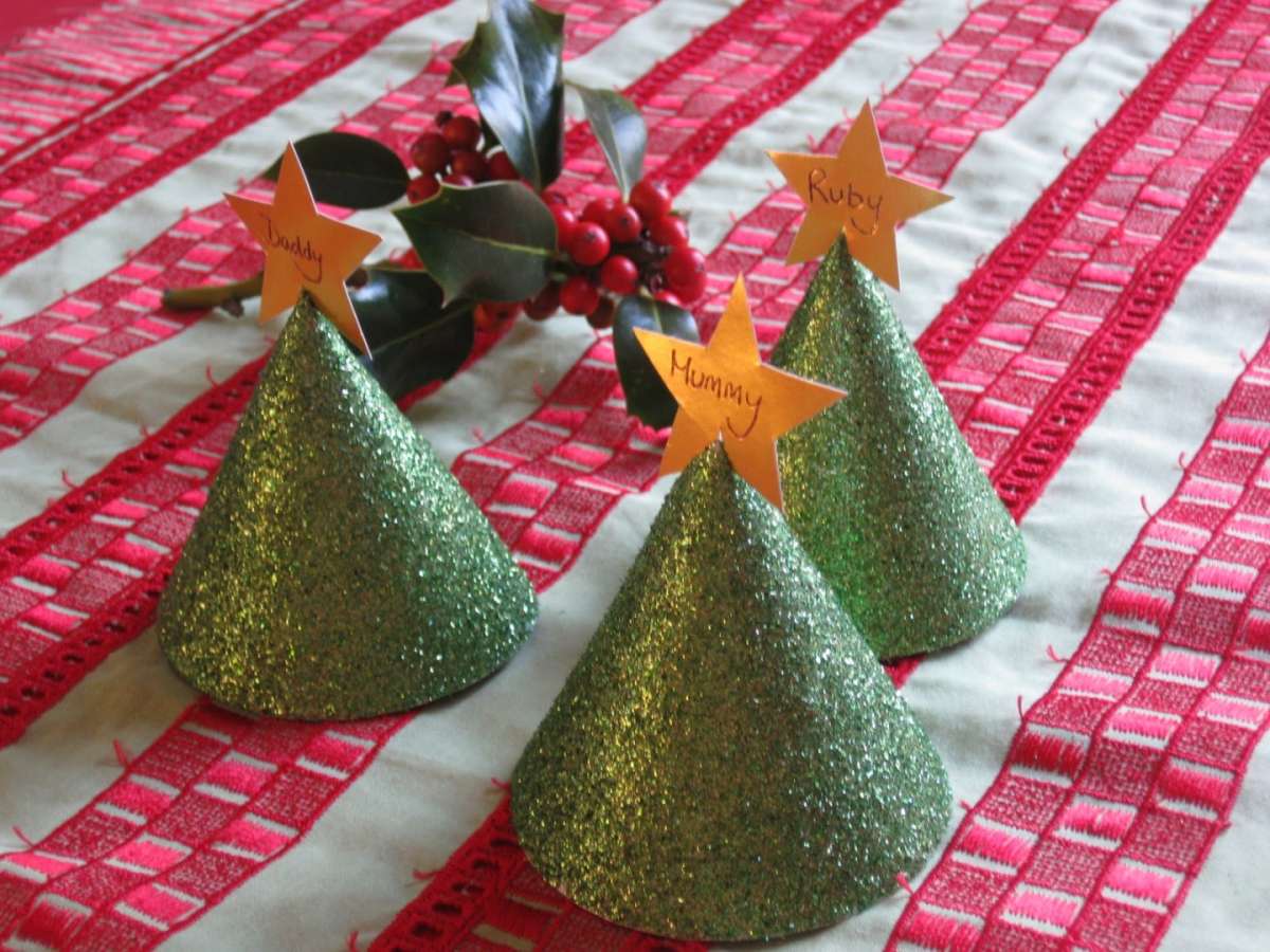 Lavoretti Natale per la scuola dell'infanzia alberelli glitter