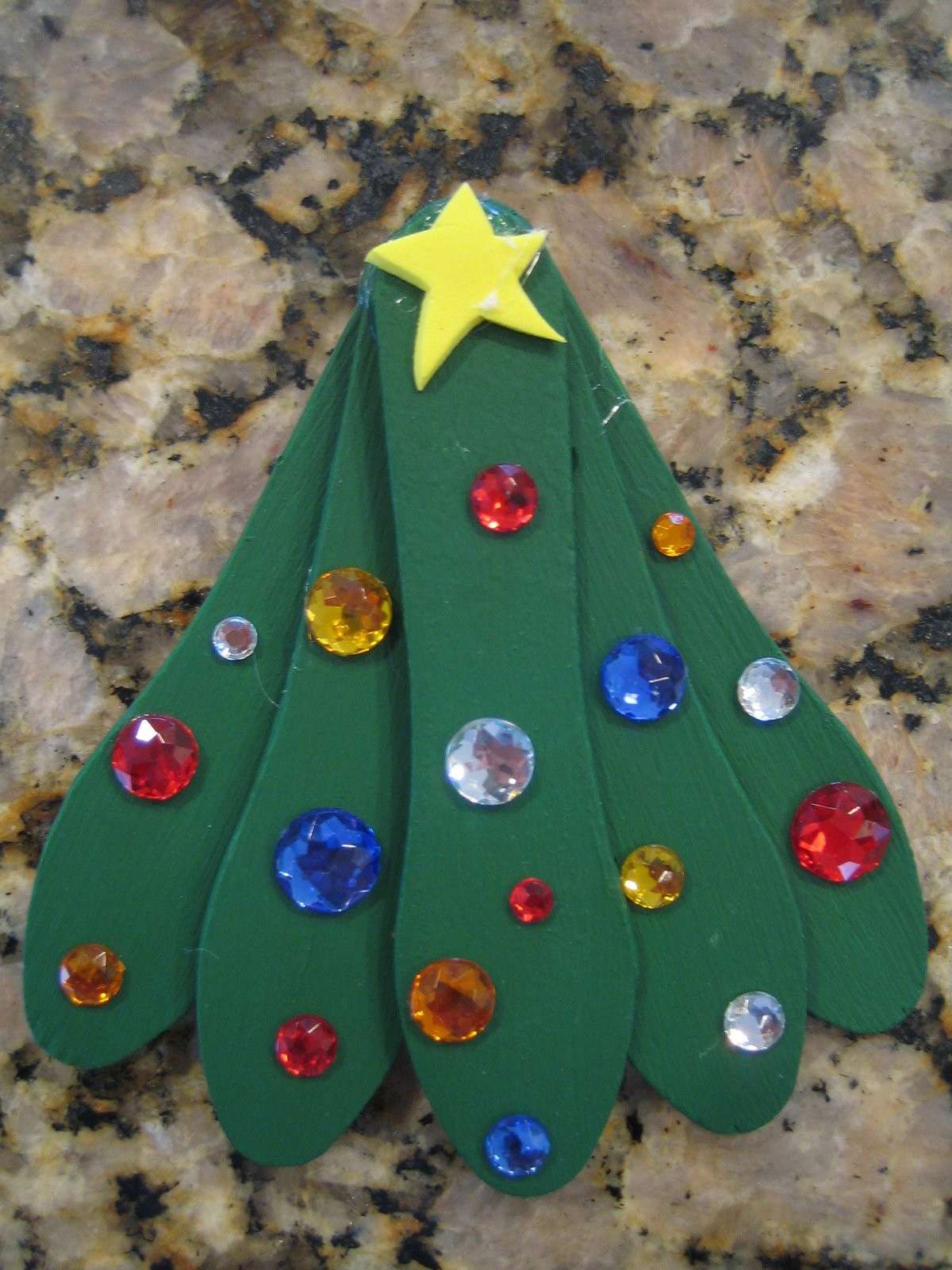 Lavoretti Natale per la scuola dell'infanzia albero con strass