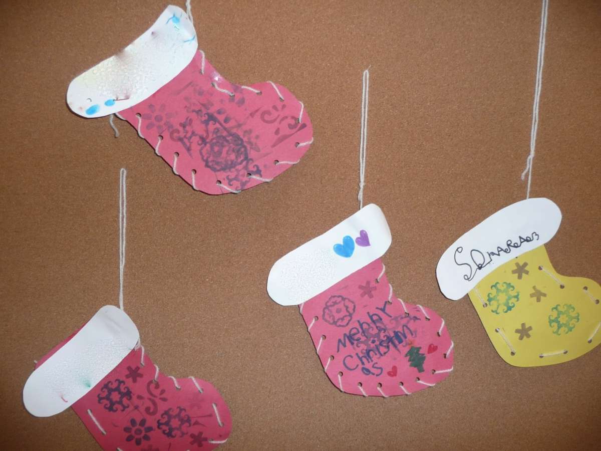 Lavoretto Natale per la scuola primaria: calze carta