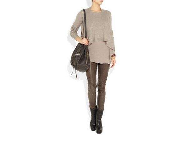 Leggings abbinati a minidress con cintura
