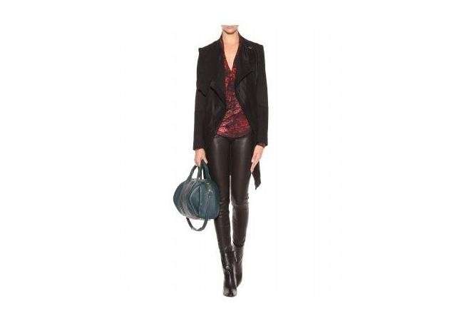Leggings sotto maglione e giacca