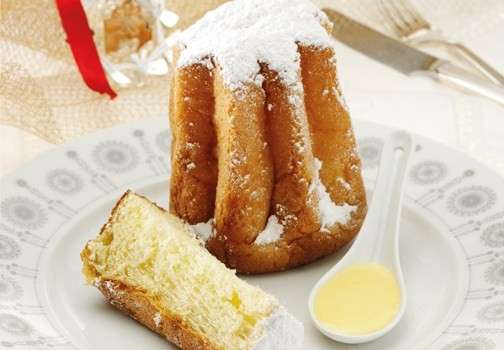 Pandoro con crema inglese