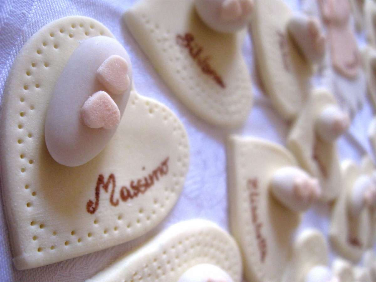 Segnaposto matrimonio cuore con confetto